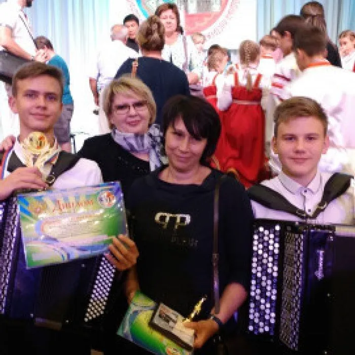 Поющие струны России
