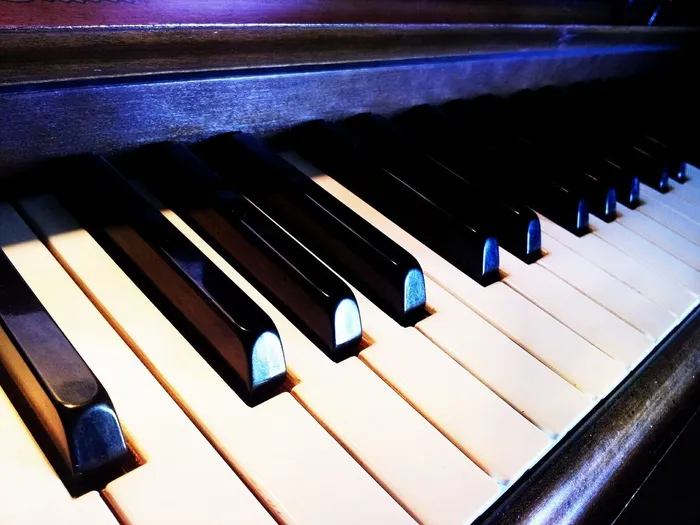 1537449507_piano-1106497_1280.jpg